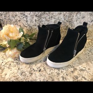 Steve Madden cute wedge boots with rubber bottom